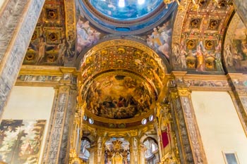 Interior de la Basílica de Santa Maria de la Steccata, Parma, Italia