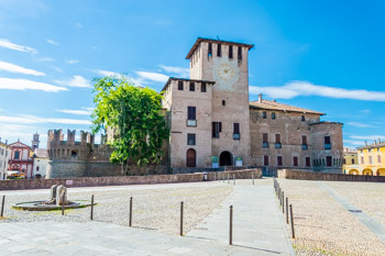 Zamek Fontanellato i plac przed nim, Parma, Włochy