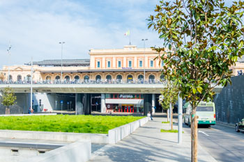Stazione ferroviaria, Parma, Italia