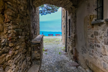 Accès au mirador du village de Vernasca, Parme, Italie