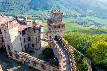 La vista desde la torre del Castillo de Vigoleno, Parma, Italia